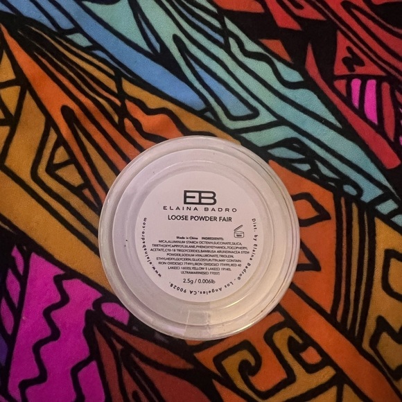 ELAINA BADRO Loose Powder in Fair - Picture 3 of 3